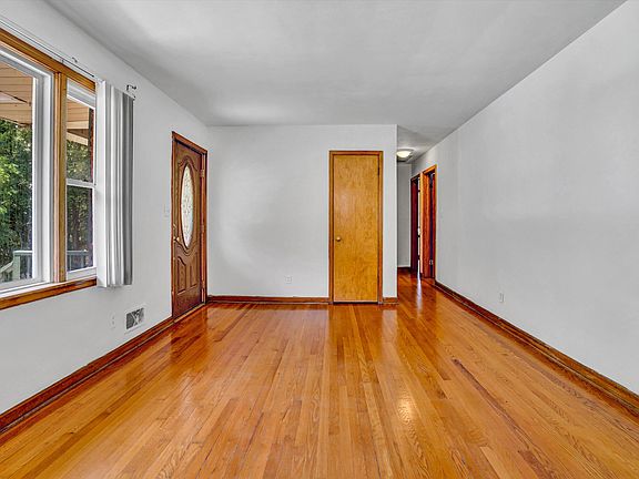 3rd image of 5141 Youngwood Dr NW