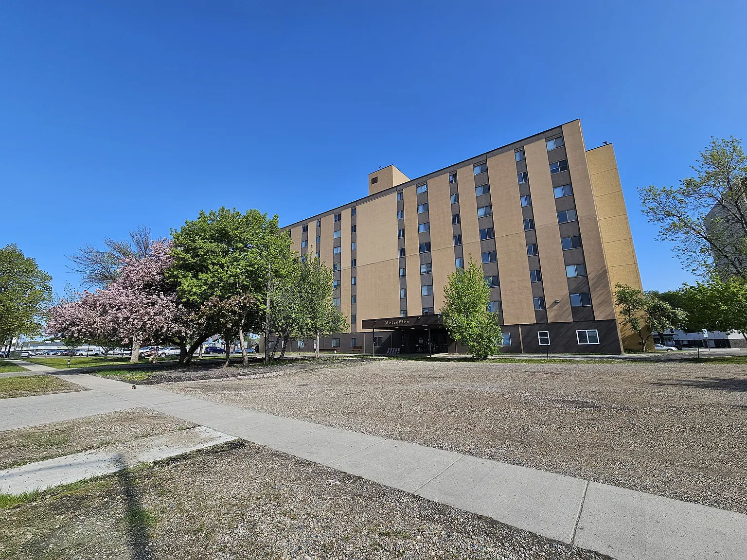 The MetroView Apartments — Photo 1