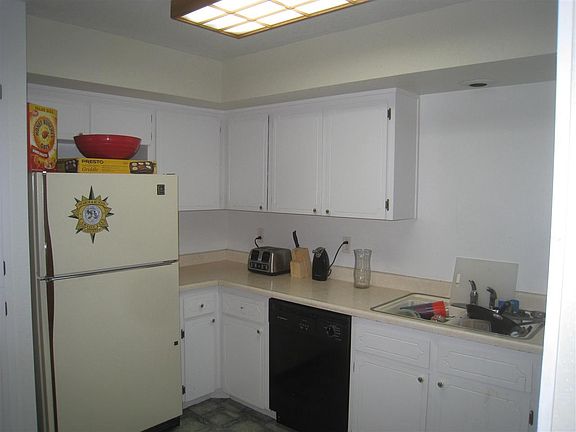 5th image of 4239 Shelbyville Dr