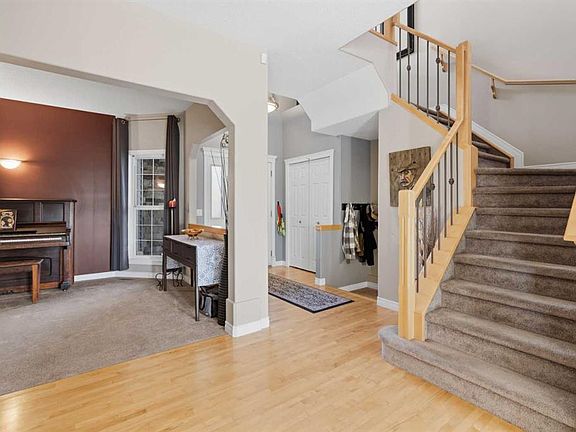 4th image of 31 N Evansmeade Cres NW