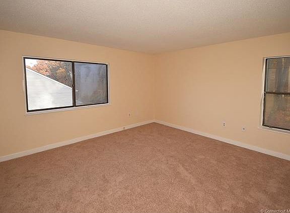 5th image of 39 Brookwood Dr APT E