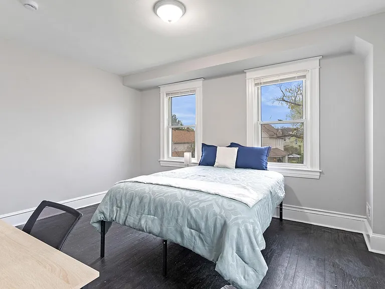 Raspe Ave — Photo 1