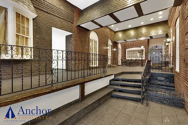 Rented by Anchor Associates | media 6