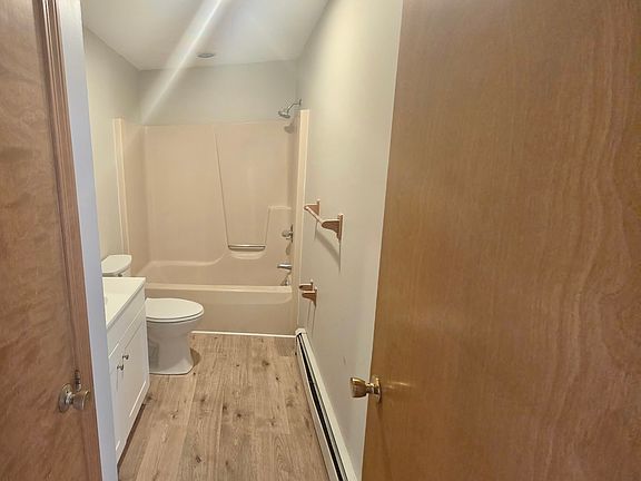 5th image of 14 Fairway Dr #1