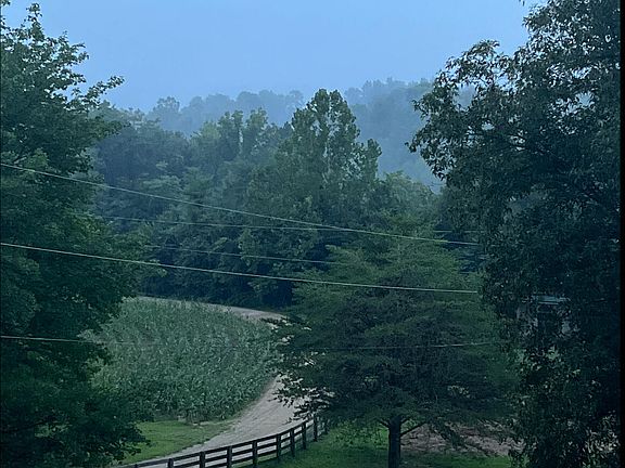 4th image of 422 Kirk Ln