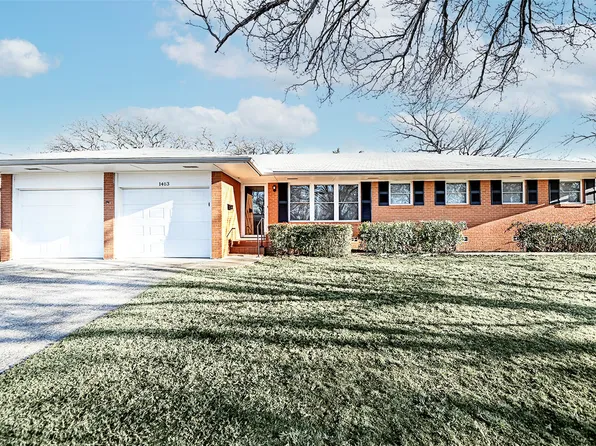 1403 Hulme St, Bowie, TX 76230