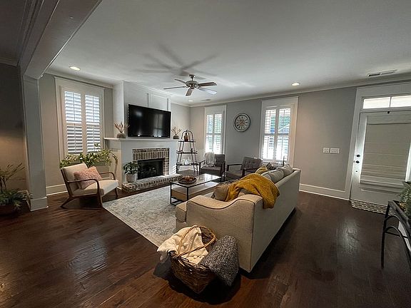 4th image of 3151 Sawyer Dr