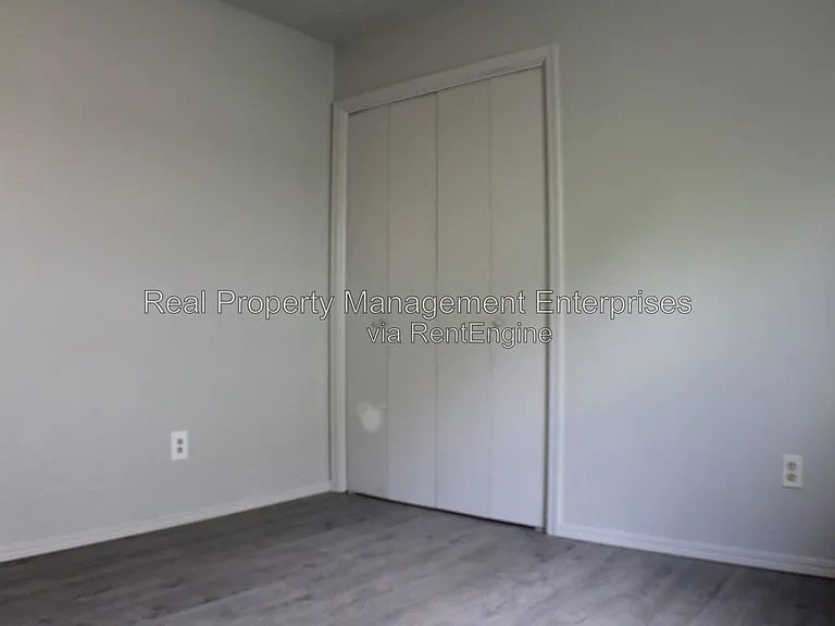 10904 N Florida Ave — Photo 12