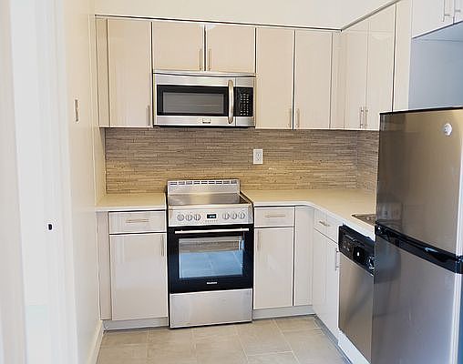 1st image of 144 W 23rd St Ph F