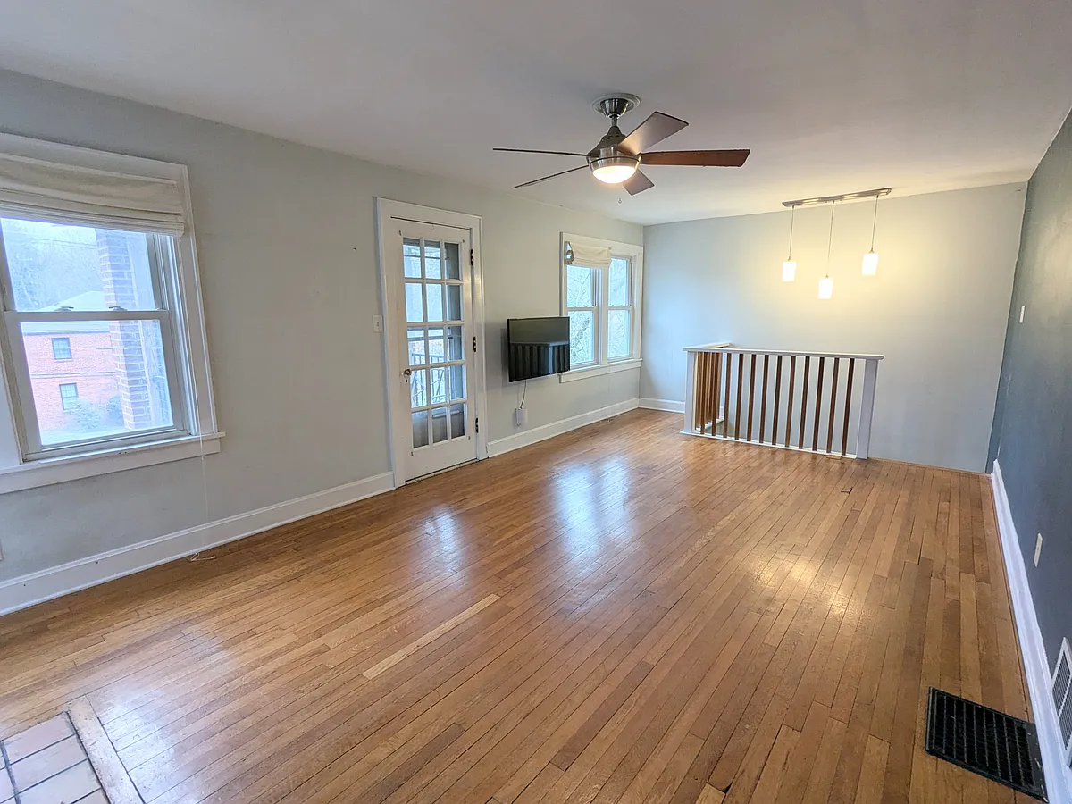 Building Photo - 2761 Indianola Ave #2761