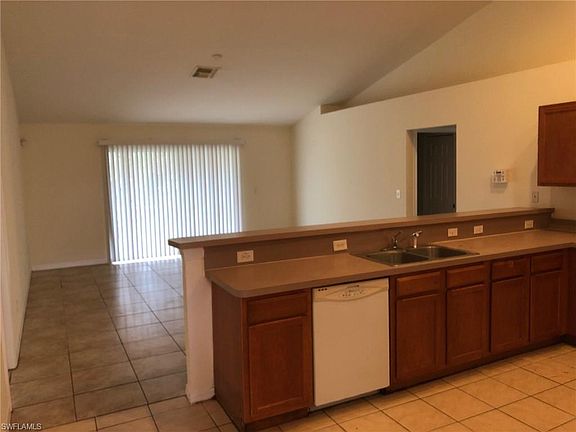 3rd image of 835 Downer Ave S