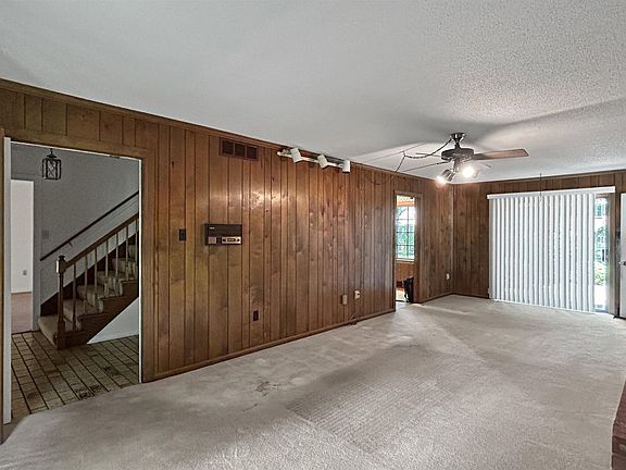 5th image of 218 E Lawnwood Dr