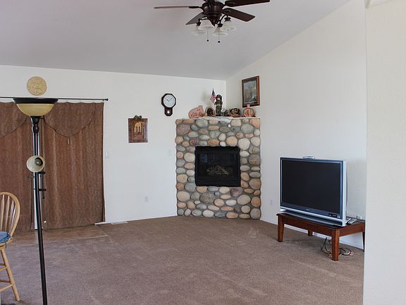 Gas fireplace