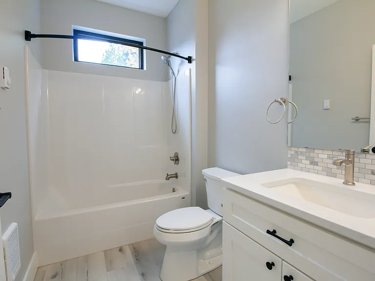1037 SE Date Ave — Photo 13
