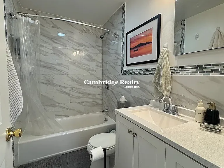 47 Cameron St #2T — Photo 8