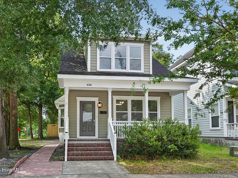 636 Brunswick St — Photo 2