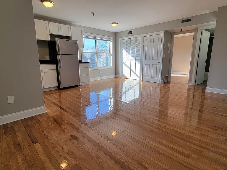 240 Sheffield Ave #1BB — Photo 4