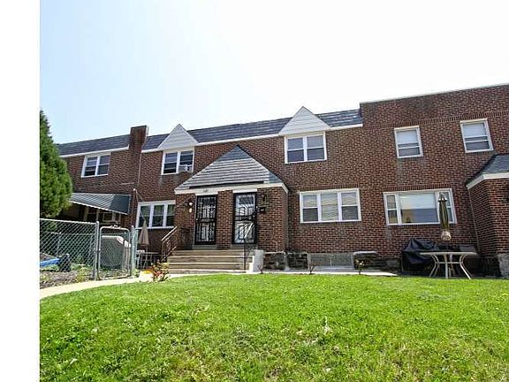 2nd image of 7542 Woodbine Ave