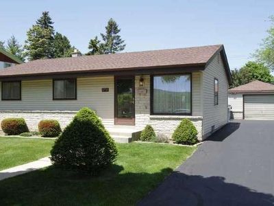 8708 W Howard Ave, Milwaukee, WI, 53228