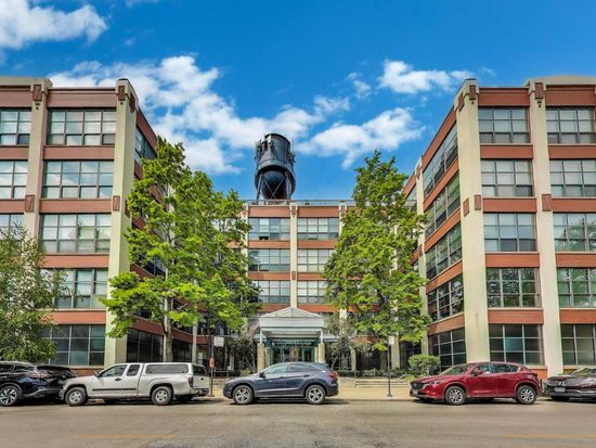 1800 W Roscoe St APT 206, Chicago, IL 60657