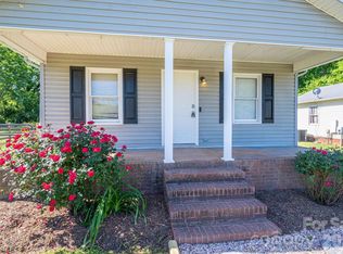 807 Willow Ln, Bessemer City, NC 28016