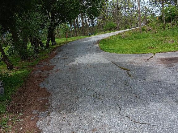 3rd image of 895 Lewisberry Rd