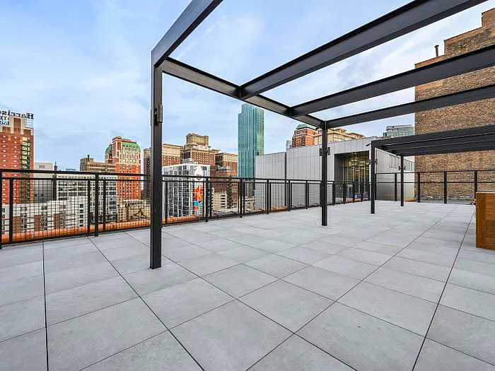621 S Plymouth Ct #208 — Photo 6