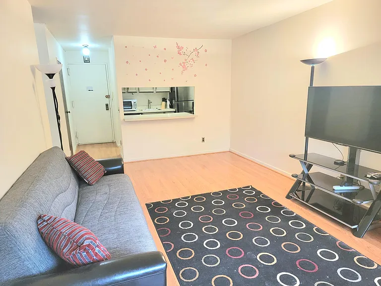 2 Elmwood Park Dr #322 — Photo 16