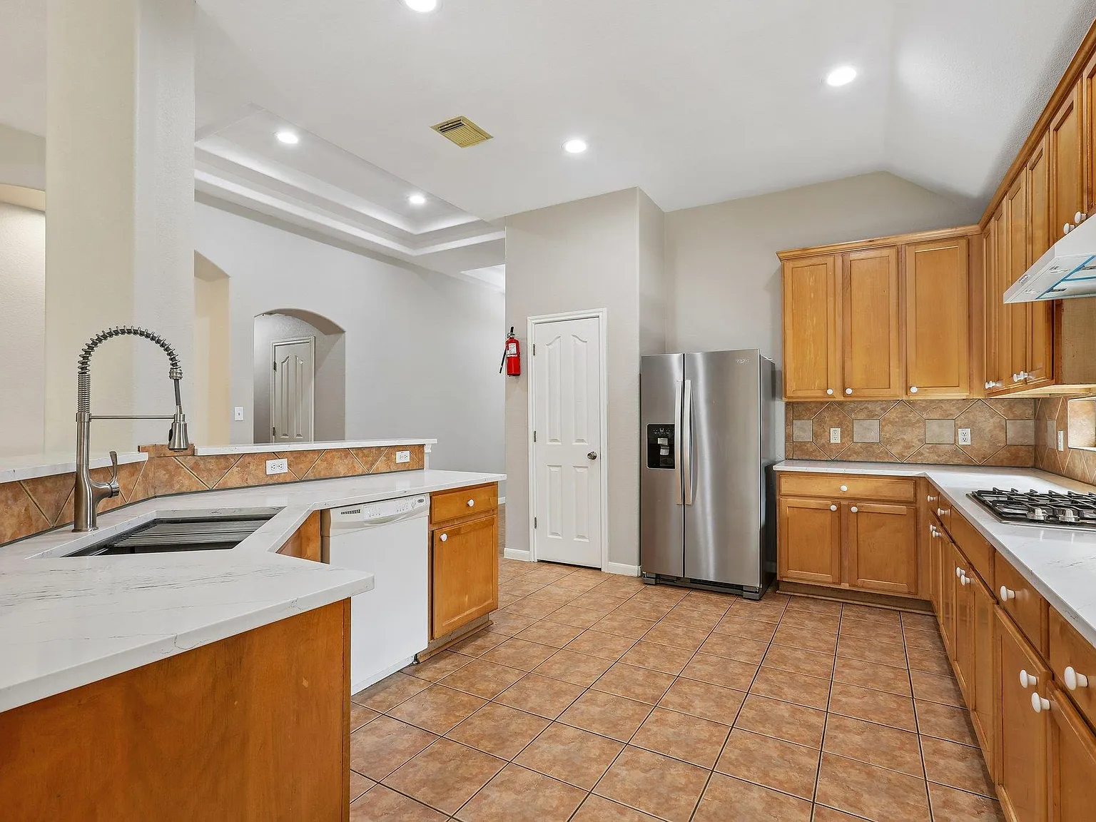 4 bed, 2.5 bath, 2453 sqft, $2,400 — Photo 4