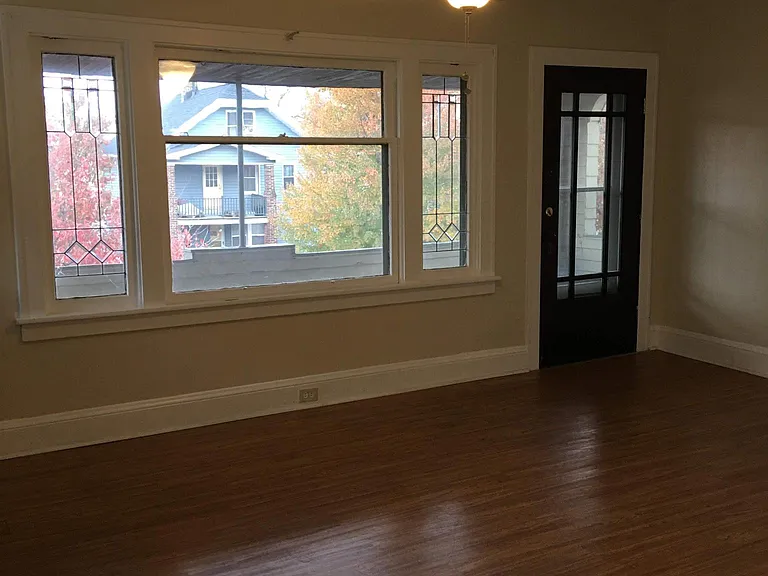 2050 Chesterland Ave #UP — Photo 2