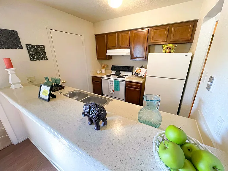 Seasons Apartments — Photo 16