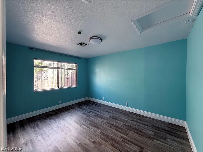 8620 Cremona Dr — Photo 12