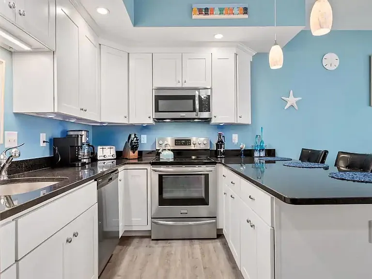 128 Ashworth Ave #203 — Photo 17