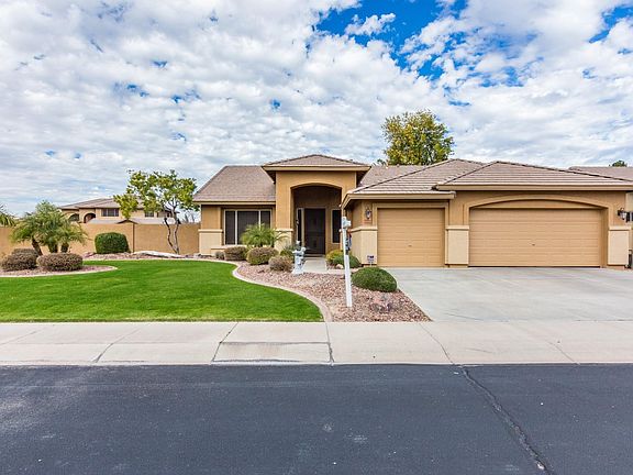 3rd image of 7032 W Greenbriar Dr