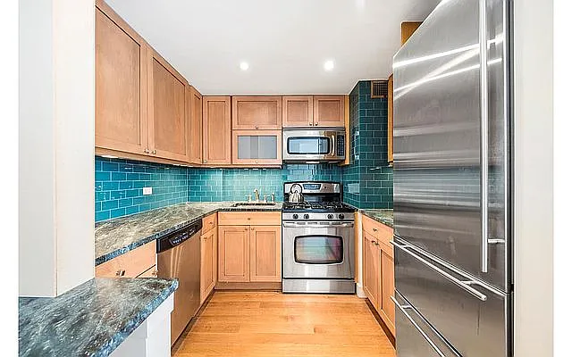 155 W 68th St APT 1001 photo 1