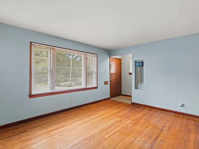 237 S Hartnett Ave — Photo 3
