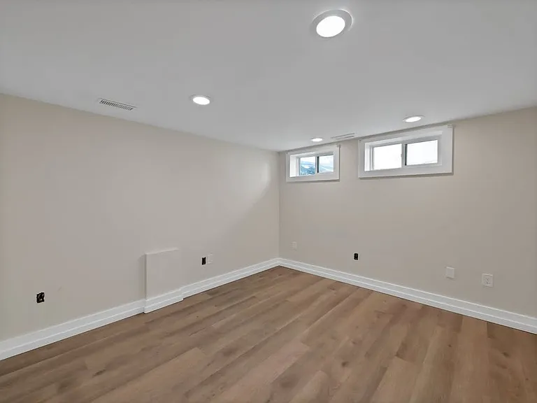 597 Upper Ottawa St #2 — Photo 11