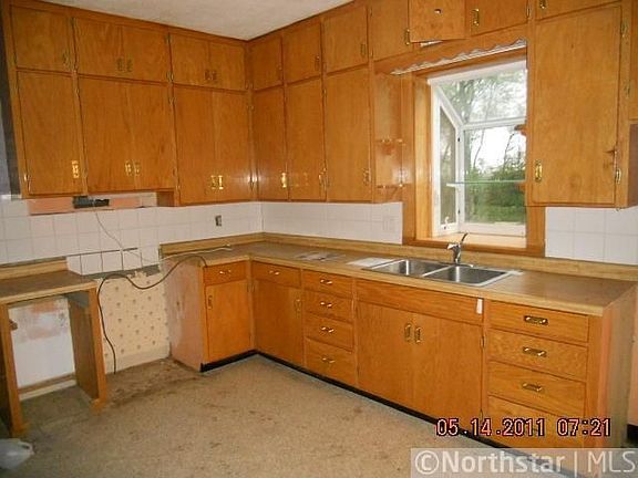3rd image of 43678 310th St