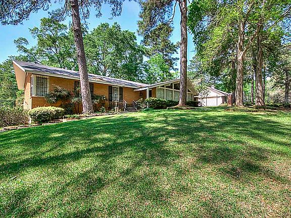 2nd image of 576 Spring Lake Dr