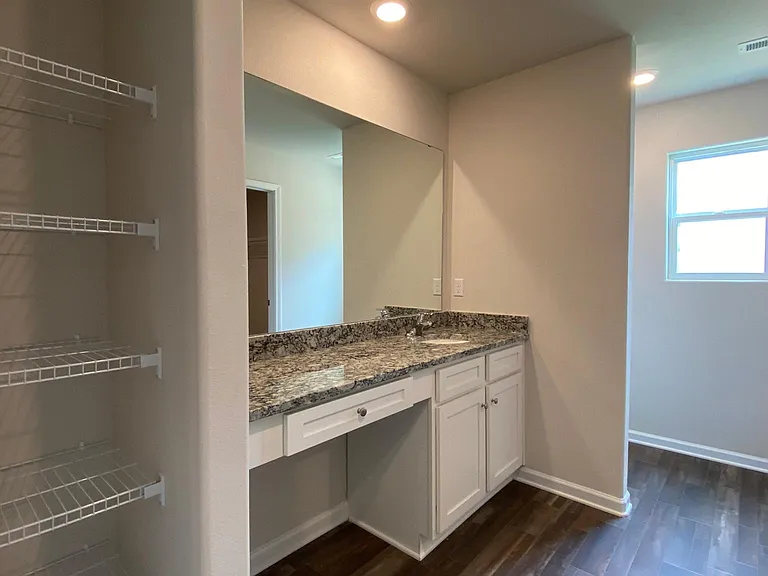 216 Caffee Dr — Photo 11