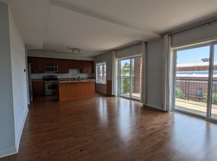 5858 N Broadway St APT 401, Chicago, IL 60660