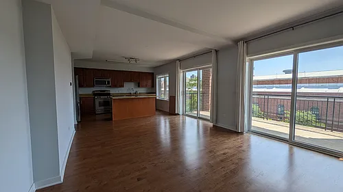 5858 N Broadway St #401 Photo 1