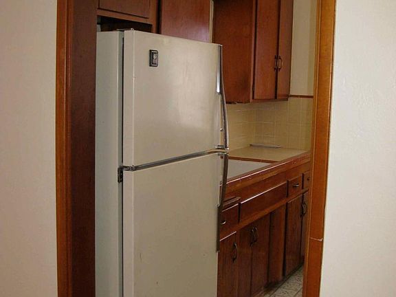 2nd image of 3174 Monroe Ave