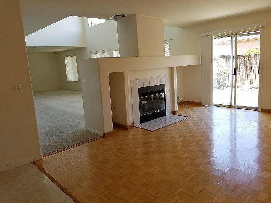 2nd image of 6370 Berrybush Ct
