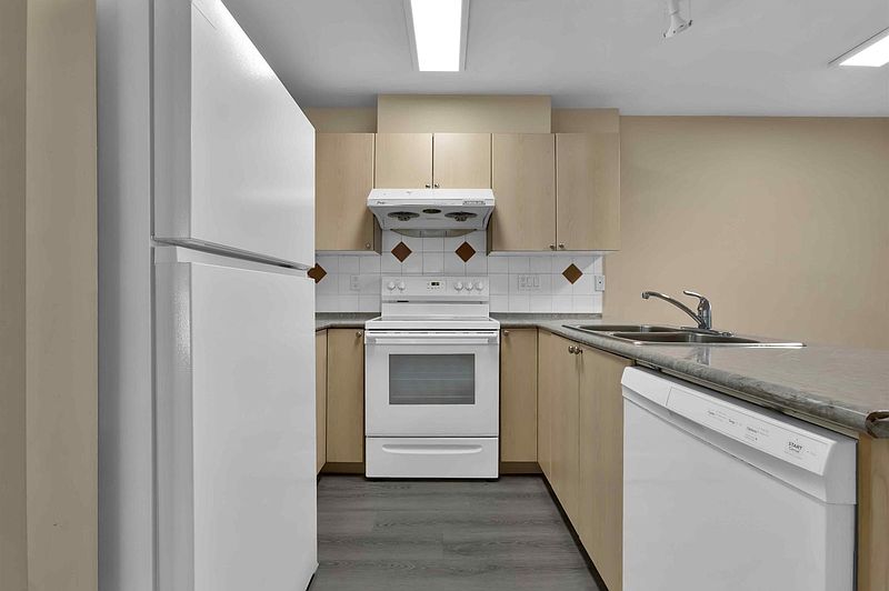 Surrey Townhouse for rent - 5 Bedrooms — photo 19