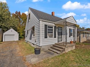 2743 Edgewood Ln, New Albany, IN 47150