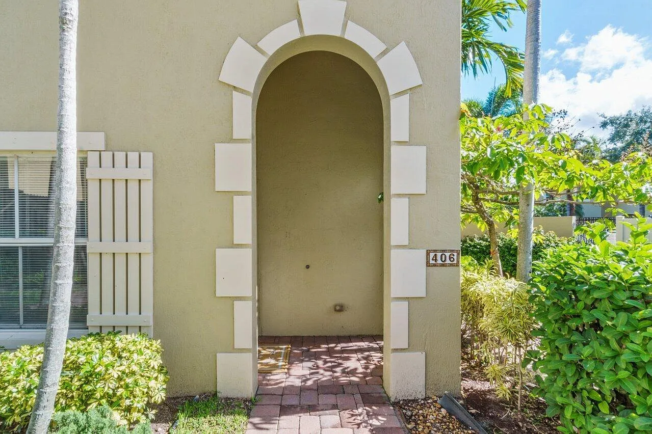 3 bed, 2.5 bath, 1402 sqft, $2,500 — Photo 3