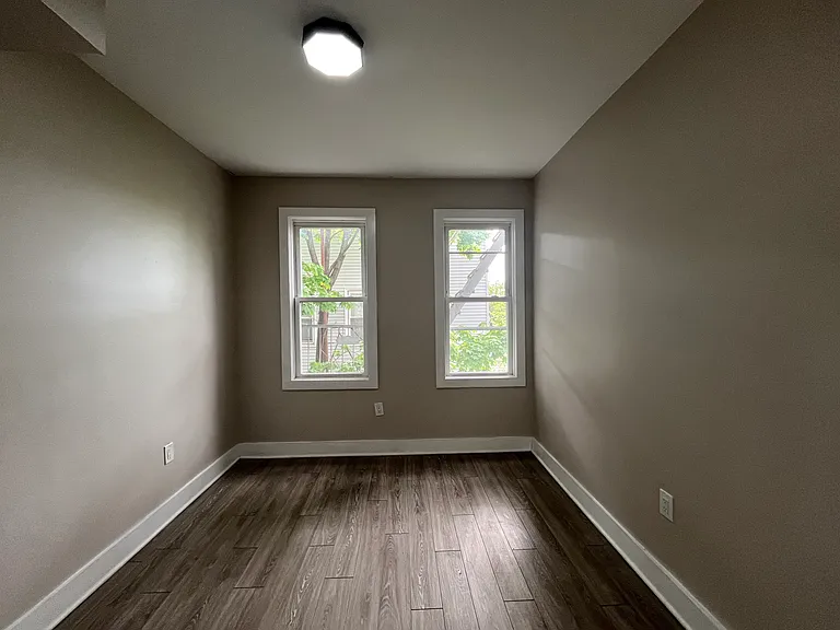 484 Kennedy Blvd #2R — Photo 8