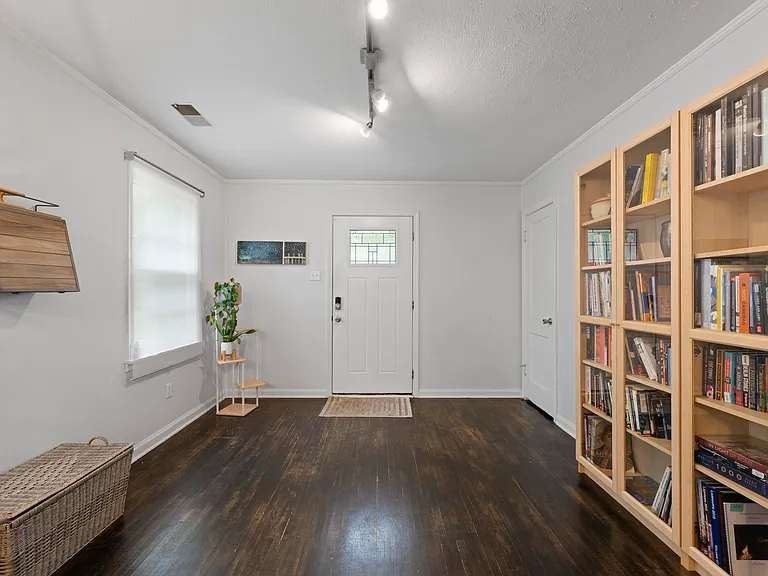 1343 Dearing Rd — Photo 2