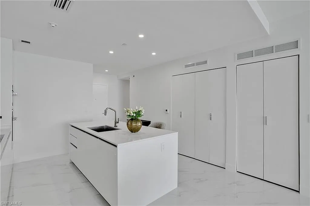 3 bed, 3.0 bath, 1783 sqft, $10,000 — Photo 4